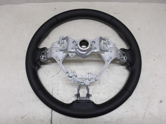 Toyota genuine
Leather steering wheel
GR86