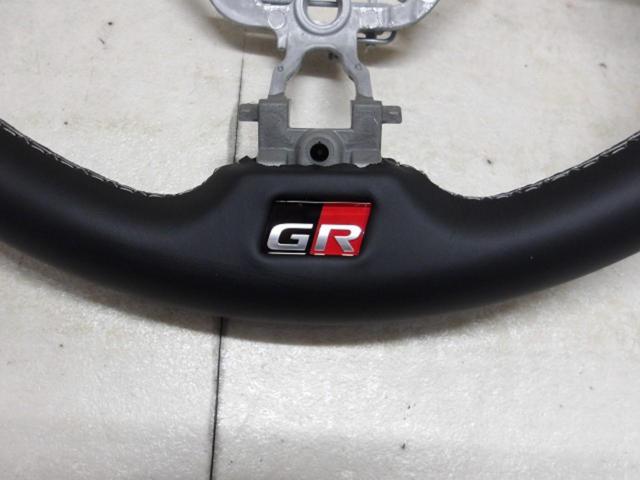 Toyota genuine
Leather steering wheel
GR86