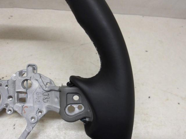 Toyota genuine
Leather steering wheel
GR86