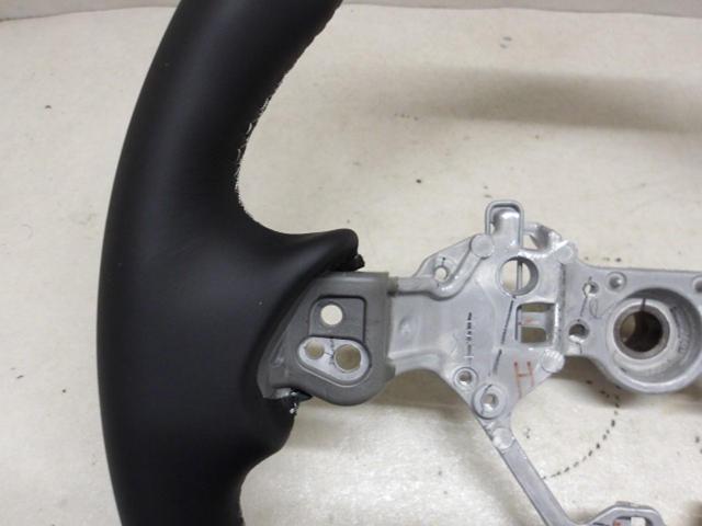Toyota genuine
Leather steering wheel
GR86