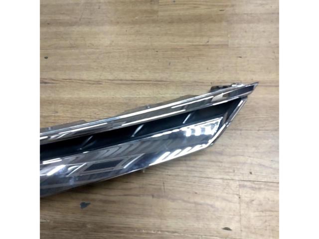 Toyota genuine
50 Estima
Front grille