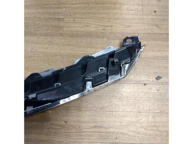 Toyota genuine
50 Estima
Front grille