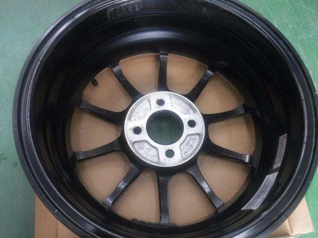 YOKOHAMA ADVAN Racing RZ2