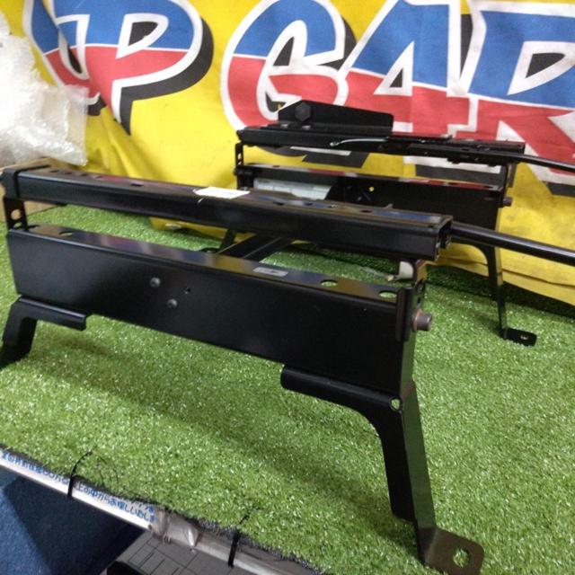 【運転席側】 RECARO 底止めシートレール