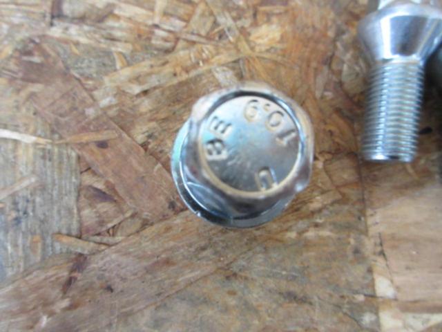 Unknown Manufacturer
Bolt and nut