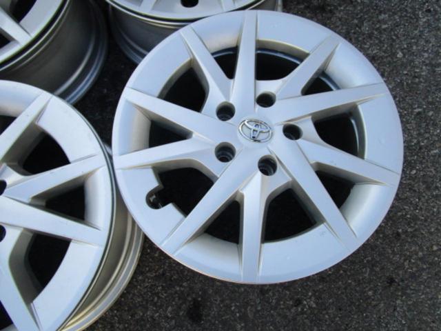 Toyota genuine
Prius α original wheel