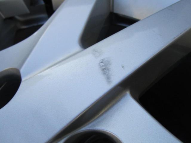Toyota genuine
Prius α original wheel