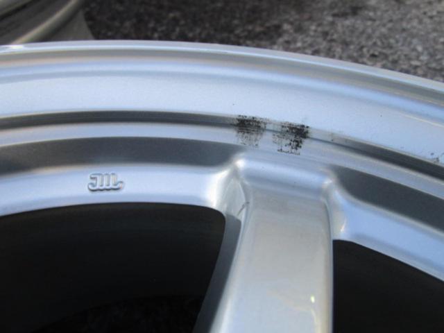 Toyota genuine
Prius α original wheel