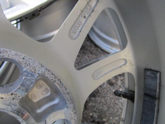 Toyota genuine
Prius α original wheel