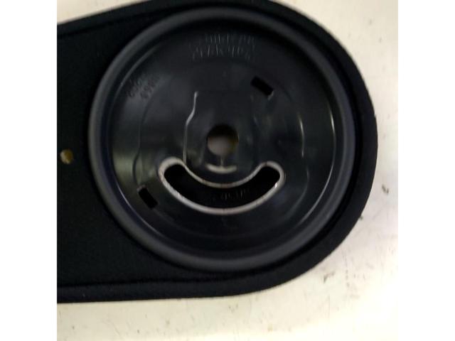 TOYOTA
Roomy genuine armrest