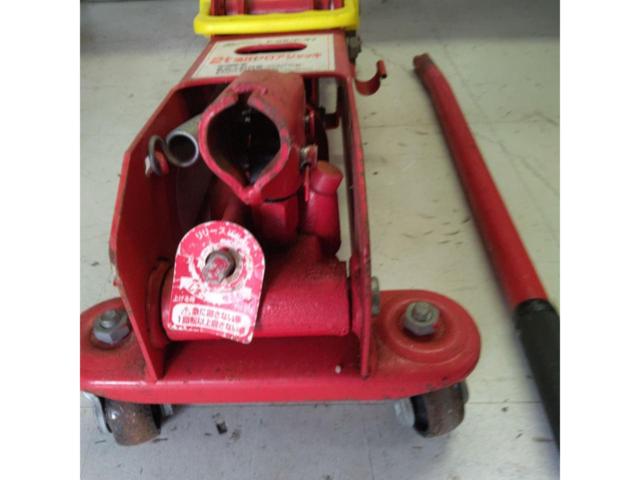 Meltec
Hydraulic floor jack
F-26 / F-47