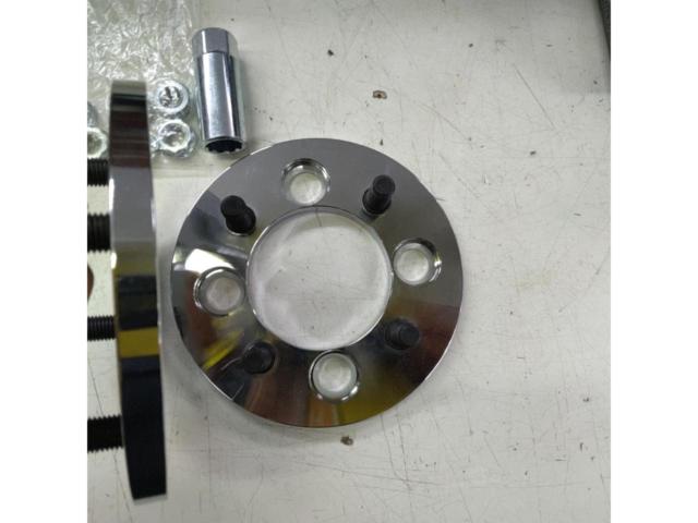 DIGICAM
Wide tread spacer