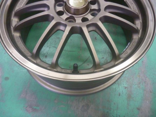 RAYS VOLK
RACING (Volk
Racing)
RE30
Comes with wheel caps!
