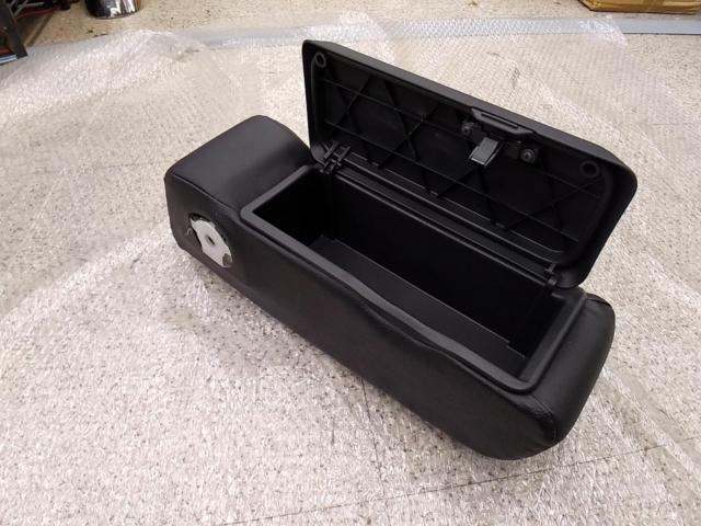 【トヨタ純正】BOX付きアームレスト