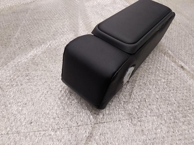 【トヨタ純正】BOX付きアームレスト