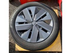 2 Nissan genuine
Note E13+
YOKOHAMA
BluEarth-FE
AE30