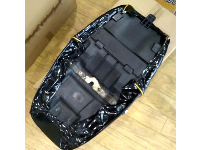 メーカー不明 ゼファーχ 純正張替 エナメル タックロールシート