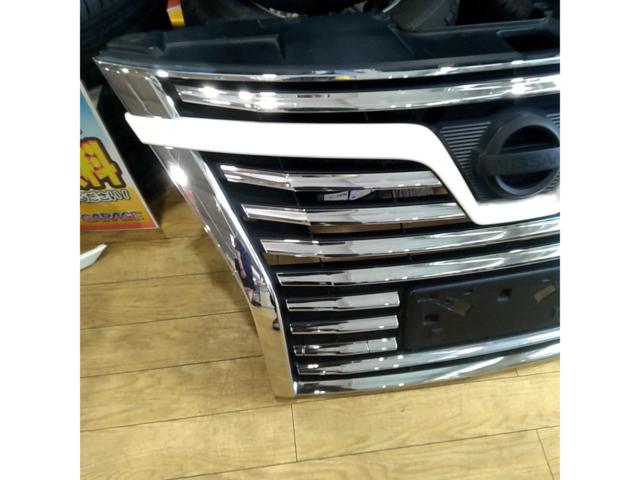 Nissan genuine
Elgrand
E52 late model genuine grille