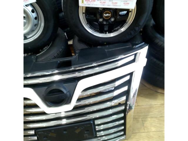Nissan genuine
Elgrand
E52 late model genuine grille