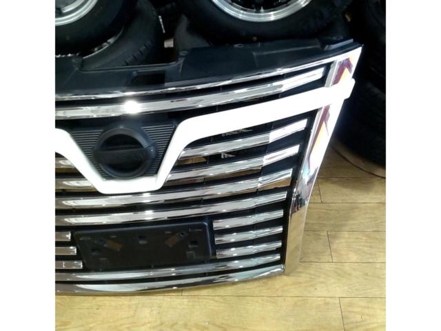 Nissan genuine
Elgrand
E52 late model genuine grille