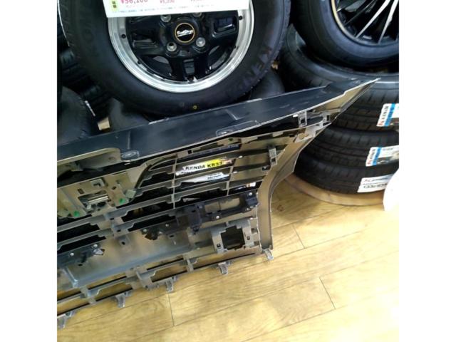 Nissan genuine
Elgrand
E52 late model genuine grille