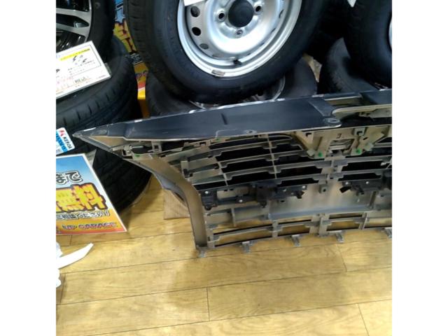 Nissan genuine
Elgrand
E52 late model genuine grille