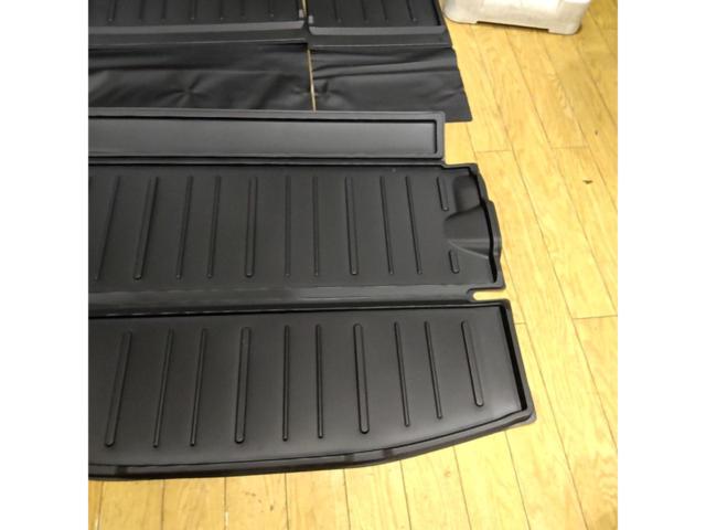 Subaru original option
Waterproof luggage mat