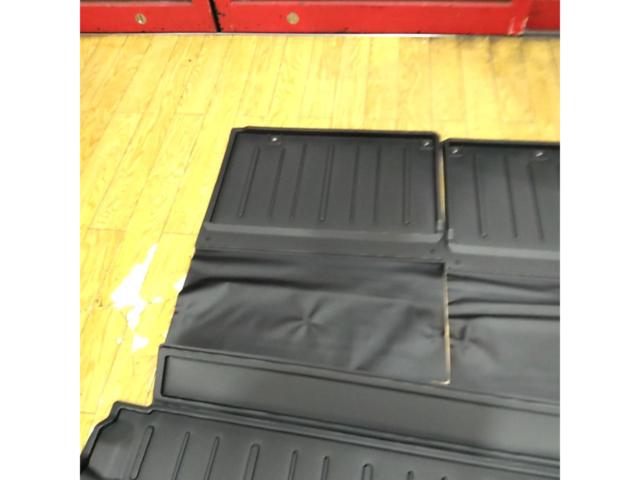 Subaru original option
Waterproof luggage mat