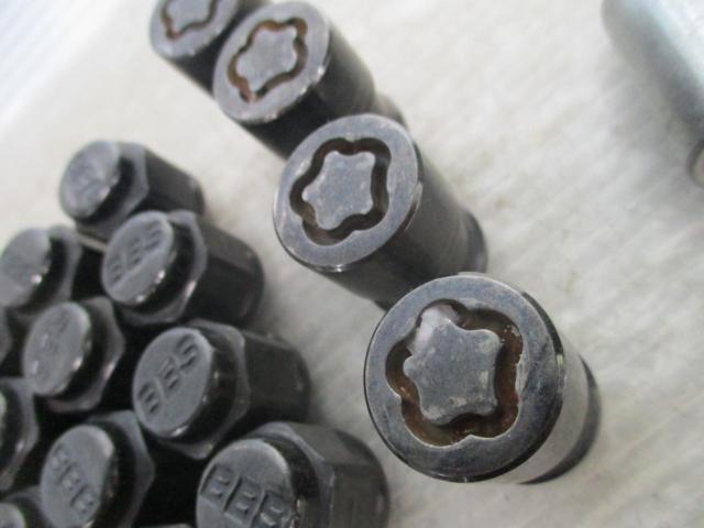 BBS
McGard lock nut set
M12 × P1.5
21 HEX
Four 16 + lock nut