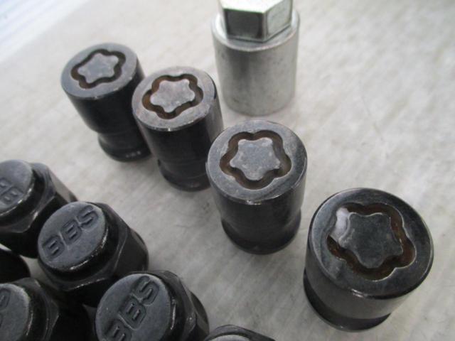 BBS
McGard lock nut set
M12 × P1.5
21 HEX
Four 16 + lock nut