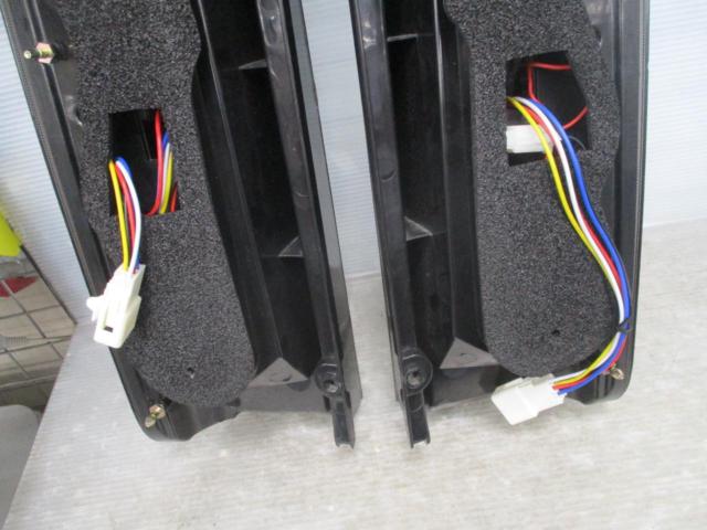 ハイエース200系 4型 LEDスモークテール