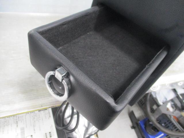 セレナ コンソールBOX