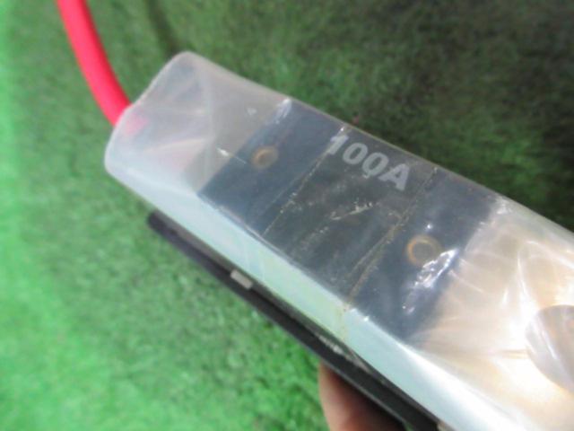 Manufacturer unknown, 100A
Fuse block