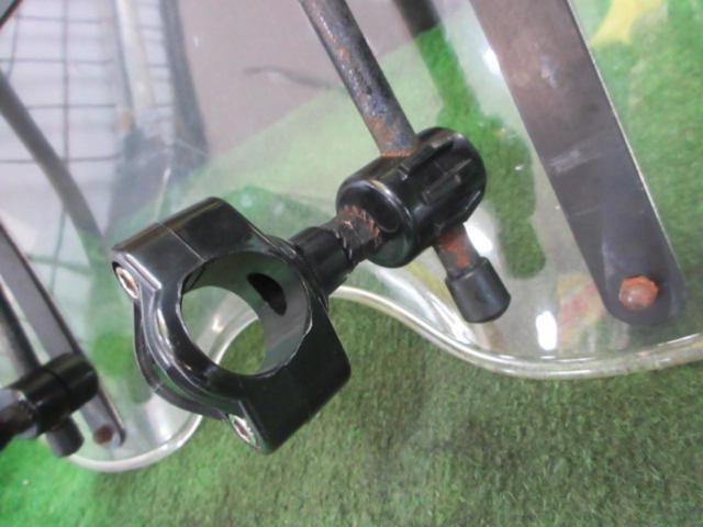 【メーカー不明】クランプタイプ 汎用ウインドシールド/スクリーン ※使用感多
