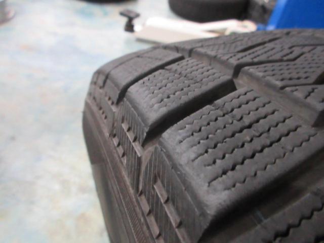Unknown manufacturer 10-spoke wheels
+
PIRELLIICE
ASIMMETRICO
225 / 60R17
※ The year old