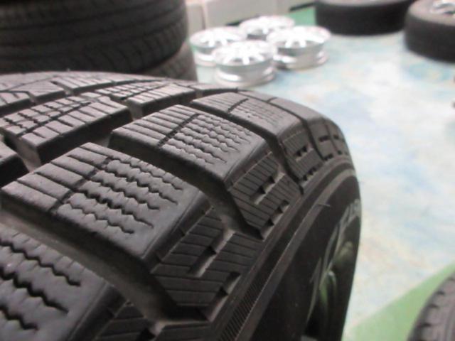 Unknown manufacturer 10-spoke wheels
+
PIRELLIICE
ASIMMETRICO
225 / 60R17
※ The year old