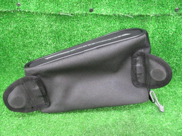 Capacity 2.3L
TANAX
MOTOFIZZ
Light Sport Tank Bag