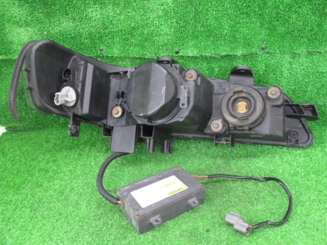 HONDA
Accord/CF series
Late version
Only the left side of the original headlight.