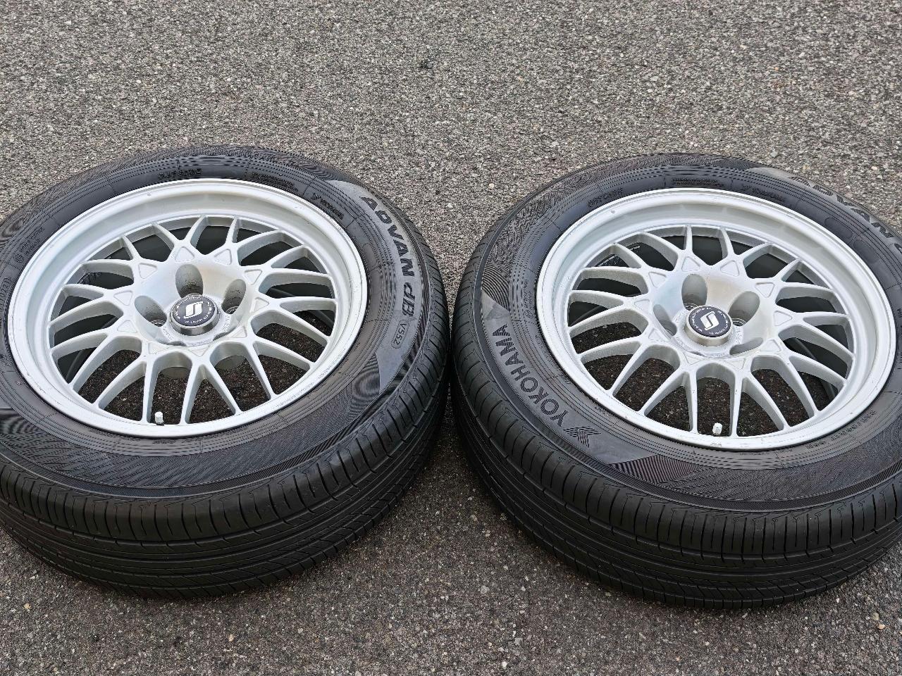 *Sold in sets of two. Genuine Nissan parts.
Skyline GT-R [R32]
V-SPEC genuine aluminum wheels