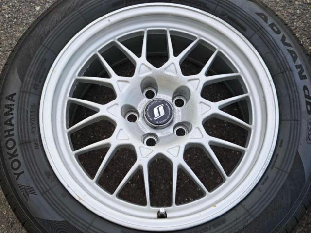 *Sold in sets of two. Genuine Nissan parts.
Skyline GT-R [R32]
V-SPEC genuine aluminum wheels