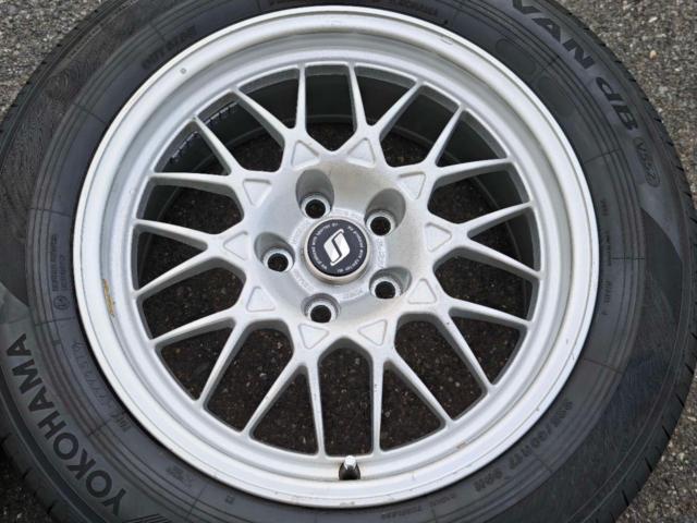 *Sold in sets of two. Genuine Nissan parts.
Skyline GT-R [R32]
V-SPEC genuine aluminum wheels
