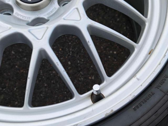 *Sold in sets of two. Genuine Nissan parts.
Skyline GT-R [R32]
V-SPEC genuine aluminum wheels