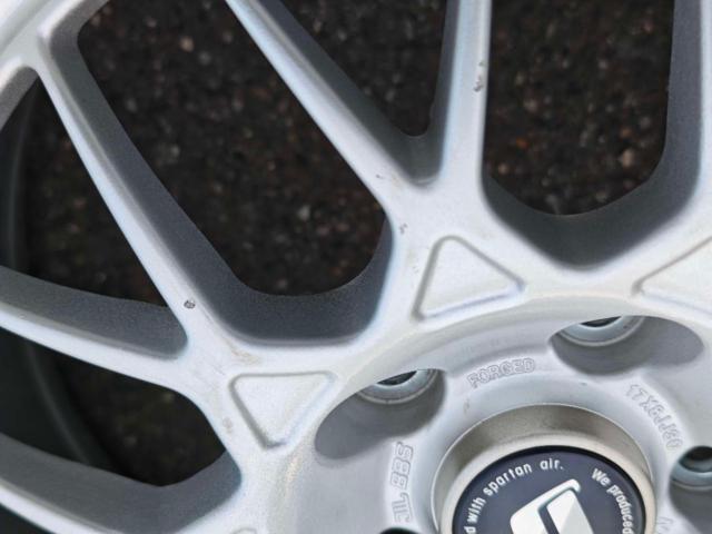*Sold in sets of two. Genuine Nissan parts.
Skyline GT-R [R32]
V-SPEC genuine aluminum wheels
