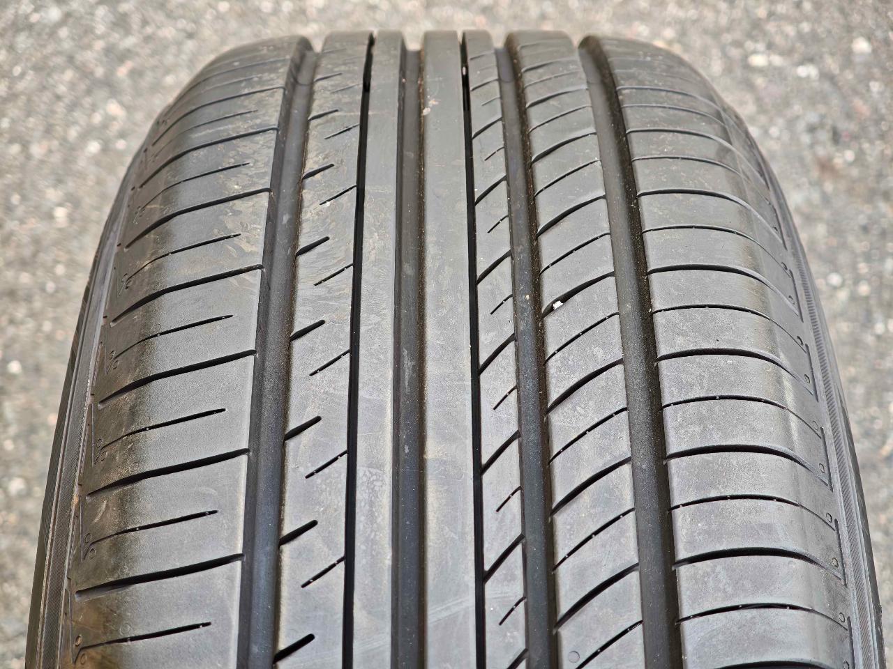 225/60R17
YOKOHAMAADVAN (Sold individually)
dB
V552