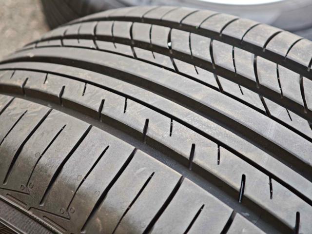 225/60R17
YOKOHAMAADVAN (Sold individually)
dB
V552