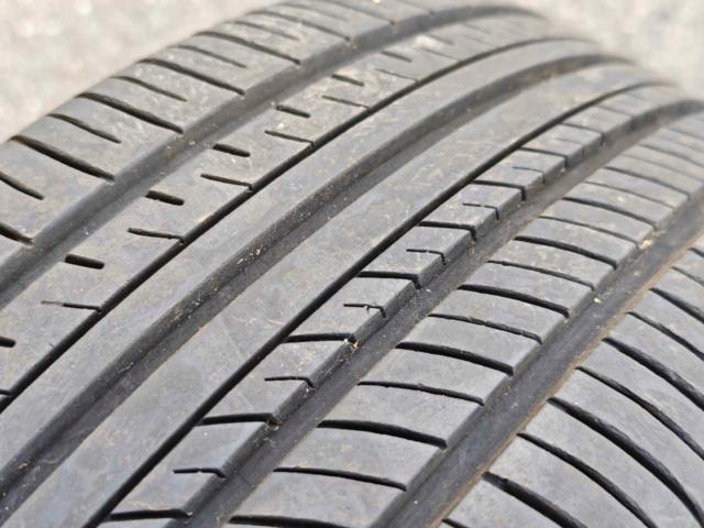 235/55R17
Selling 2 bottles YOKOHAMAADVAN
dB
V552