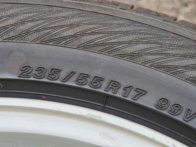 235/55R17
Selling 2 bottles YOKOHAMAADVAN
dB
V552