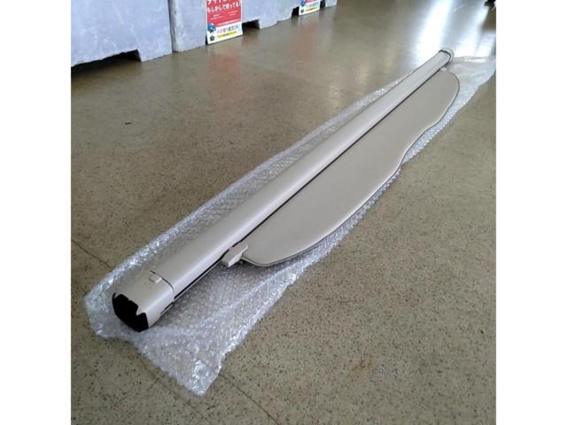 Genuine Toyota Land Cruiser 300
Genuine tonneau cover
beige