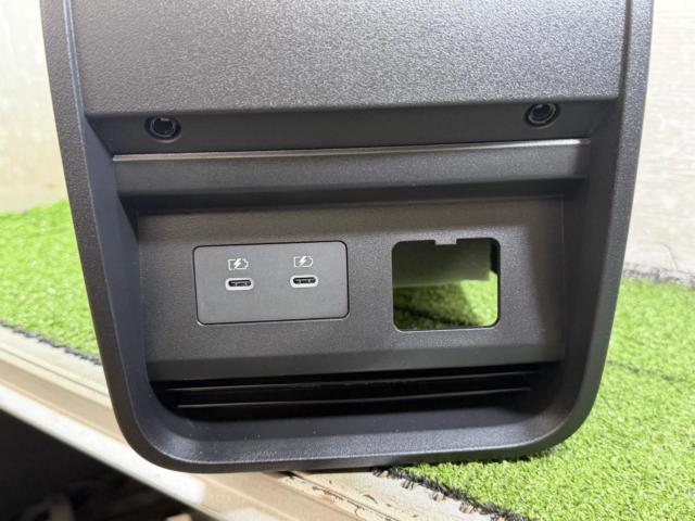 ☆納車外し品☆【三菱純正】デリカD:5/CV1W 純正センターコンソール