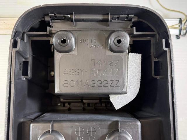 ☆納車外し品☆【三菱純正】デリカD:5/CV1W 純正センターコンソール